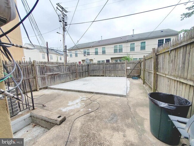 Building Photo - 1131 N Gilmor St
