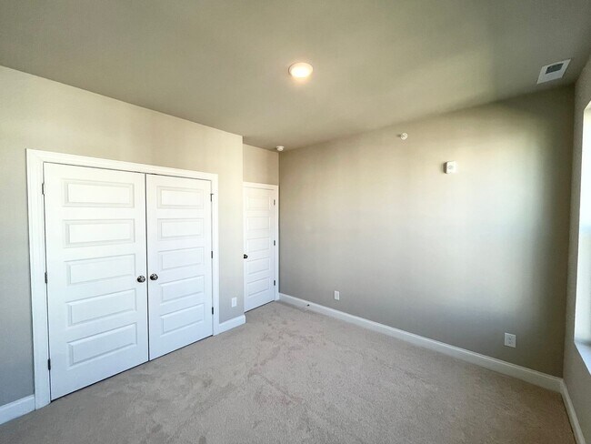 Building Photo - **OFFERING FIRST MONTH'S RENT FREE, $200 MOVE IN PROMOTION & WAIVED APPLICATION FEES** New Constr...