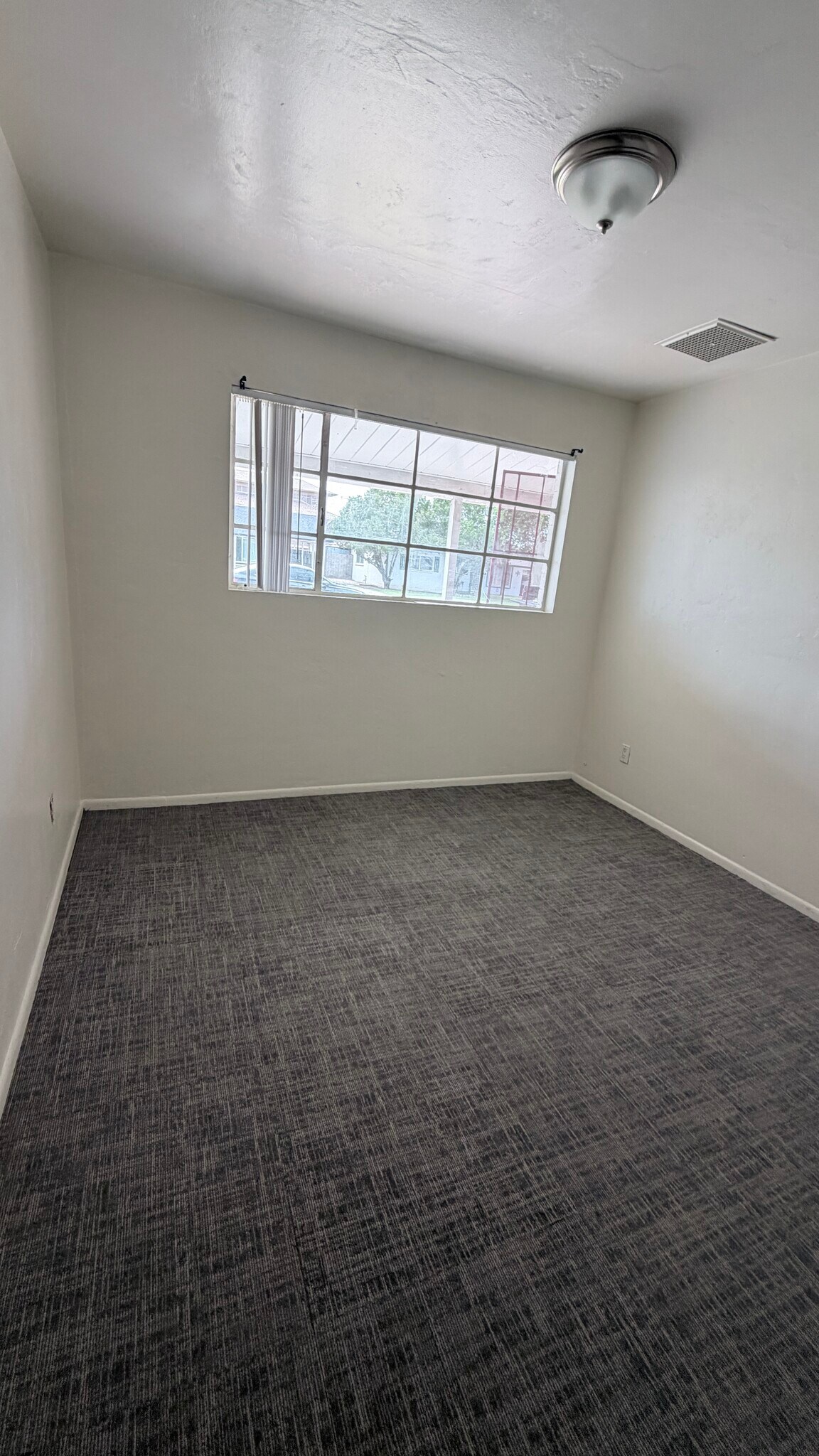 Building Photo - 1204 W 7th St