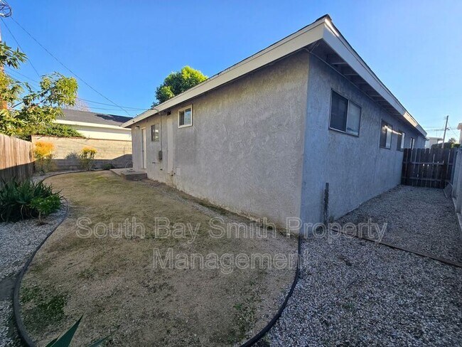 Building Photo - 2619 Mathews Ave