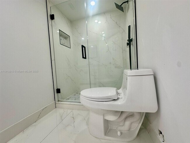 Building Photo - 2890 N Oakland Forest Dr