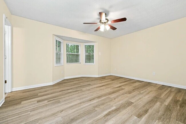 Building Photo - 124 Fairview Way