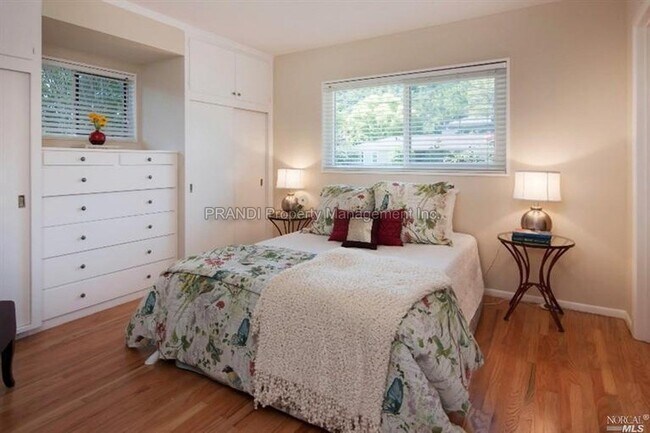 Building Photo - 436 Via Herbosa