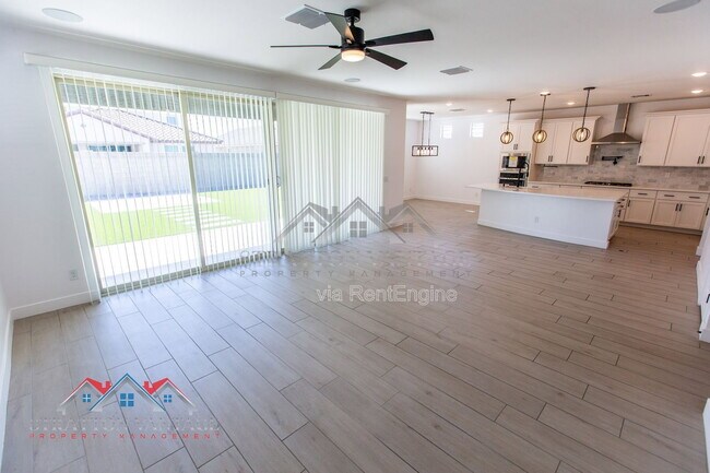 Building Photo - 15075 W McKinley St