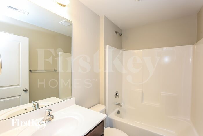 Building Photo - 10720 Rivergate Dr NW
