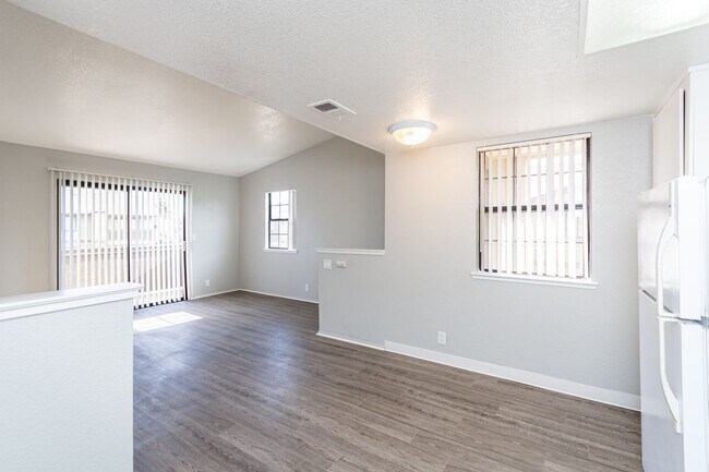 Interior Photo - River Oaks Apartments