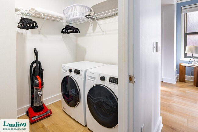 Building Photo - 933 McGee St