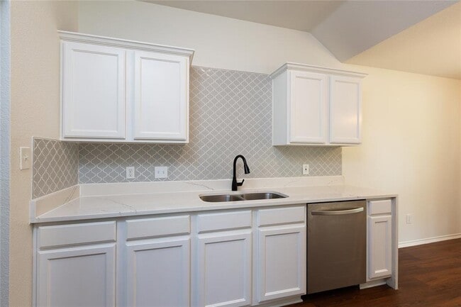 Building Photo - 2571 Georgian Dr