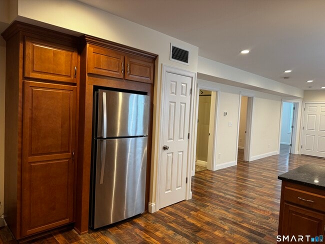 Building Photo - 25 Lester Ave