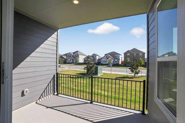 Building Photo - 213 Flowers Ave