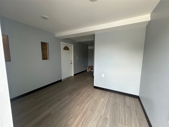 Building Photo - 6936 Lozier St