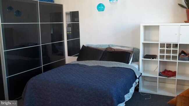 Building Photo - 408 Vine St