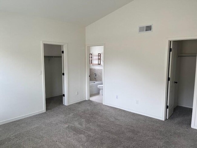 Building Photo - 904 Betton Pl