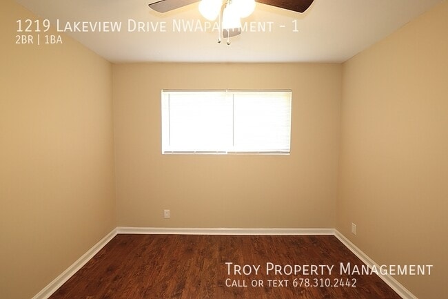 Building Photo - 1219 Lakeview Dr NW