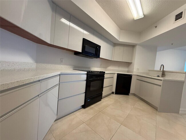 Building Photo - 16699 Collins Ave