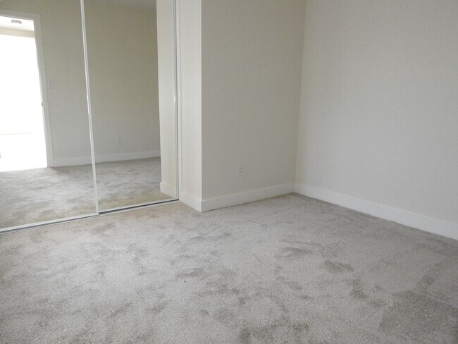 Building Photo - 4845scru