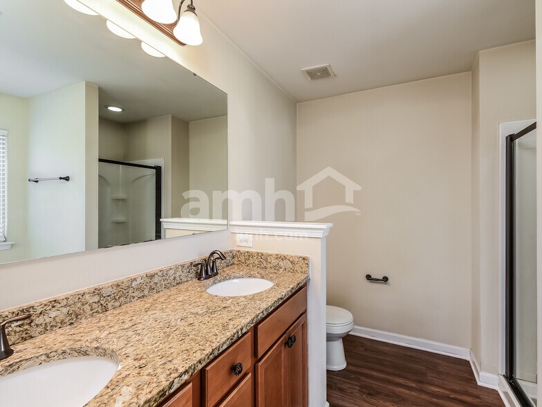 Building Photo - 113 Tannin Way