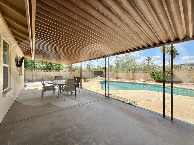 Building Photo - 10312 E Cactus Rd