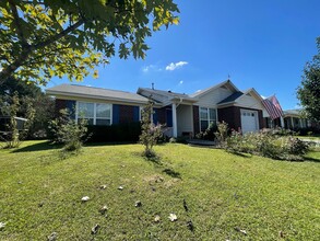 Building Photo - Nice Brick 3/2 House in Garden Lakes- $1,495