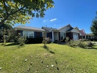 Building Photo - Nice Brick 3/2 House in Garden Lakes- $1,595