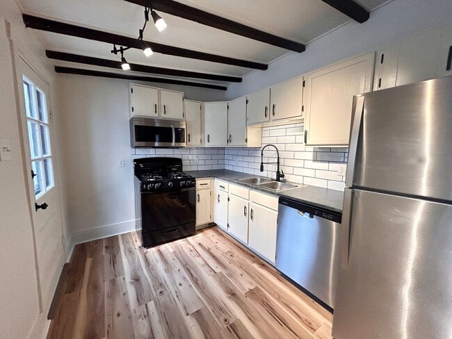 Building Photo - Beautifully Updated Home in Lancaster City!