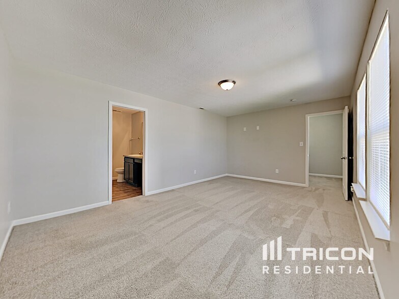Building Photo - 2887 Beethoven Ave