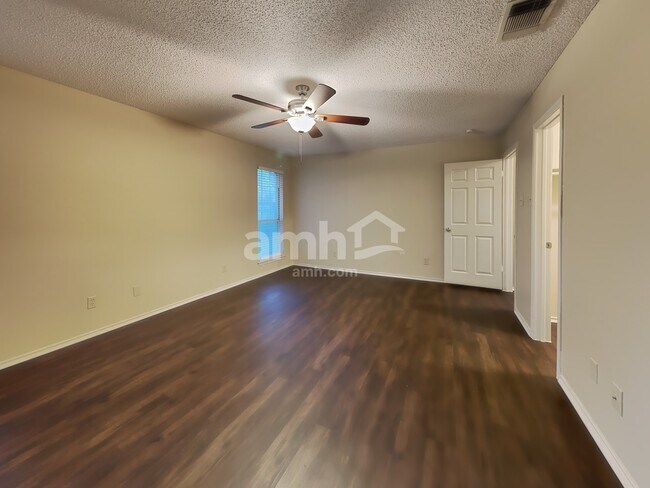 Building Photo - 874 Garden Cir