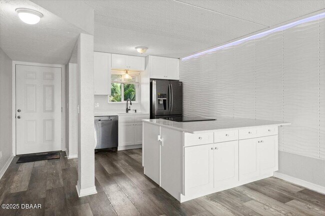 Building Photo - 411 N Halifax Ave