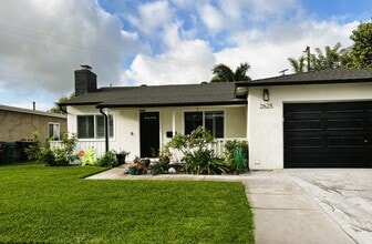 Building Photo - 2625 Vuelta Grande Ave