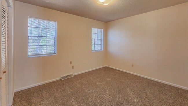 Building Photo - 114 Timber Ln