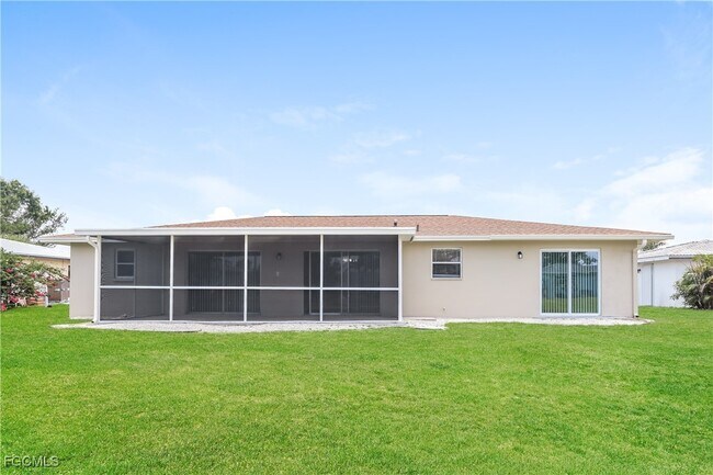 Building Photo - 64 Golfview Rd