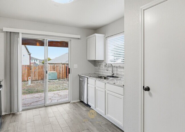 Building Photo - 9219 Dublin Heights