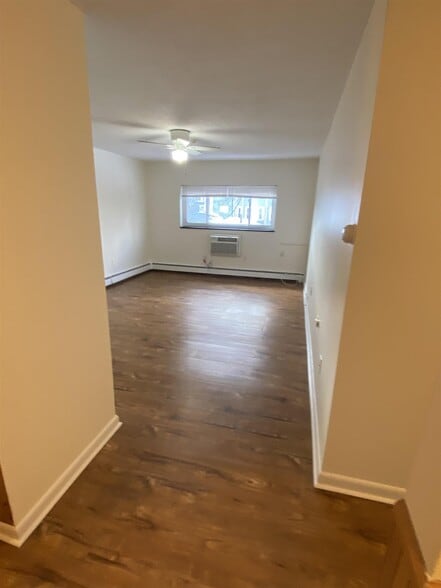 Building Photo - 240 Belmont St