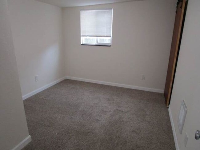 Building Photo - 2 Bedroom, 1 Bathroom Tacoma Home