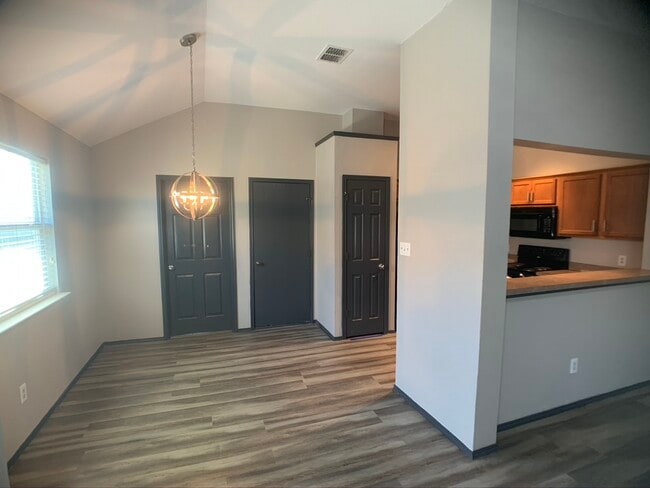 Building Photo - 7247 Irish Valley Trail