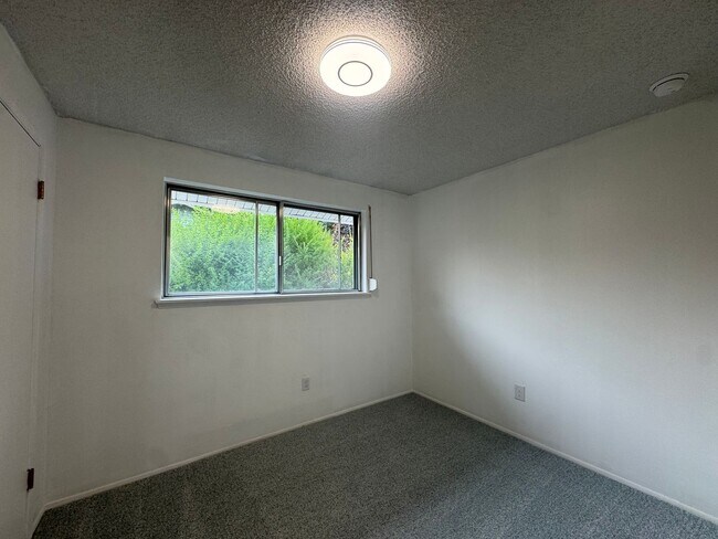 Building Photo - Lake Day Ready- 3 bedroom Rambler!