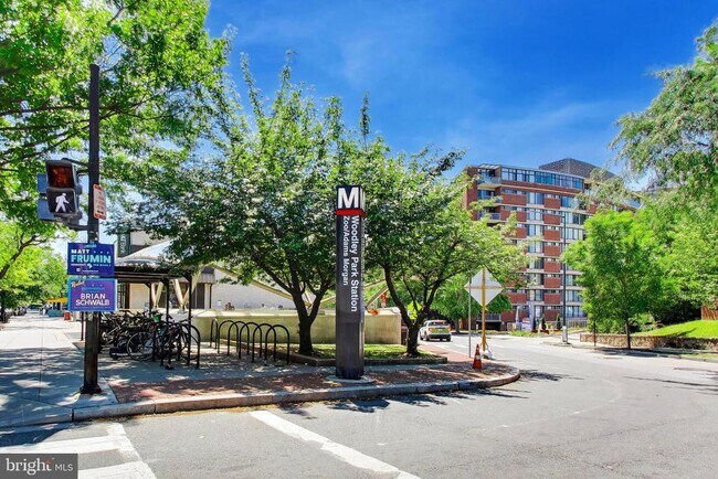 Building Photo - 2501 Calvert St NW