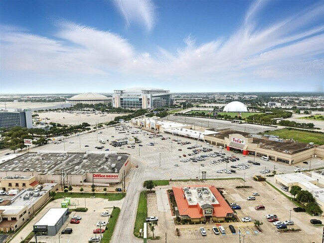 Building Photo - 7575 Kirby Dr