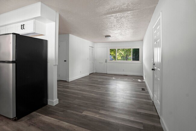 Building Photo - 2474 Thornton Dr