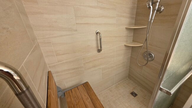 Building Photo - 53 Hollister Way N