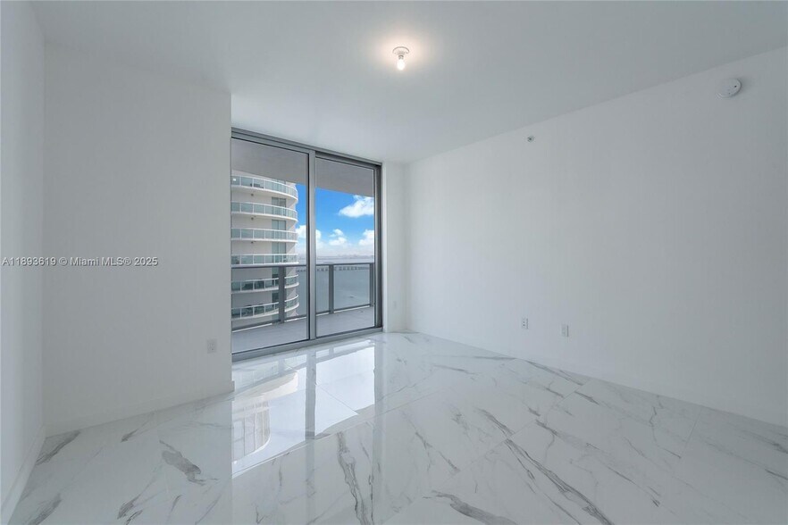 Building Photo - 488 NE 18th St