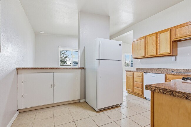 Building Photo - Super Cute 3 Bedroom 2 Bath Home!