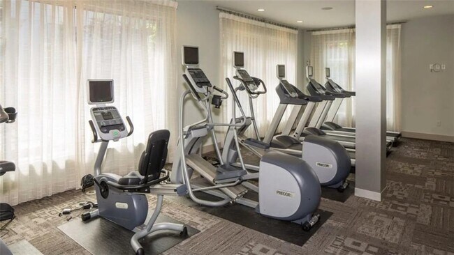 Building Photo - 2115 Piedmont Rd NE