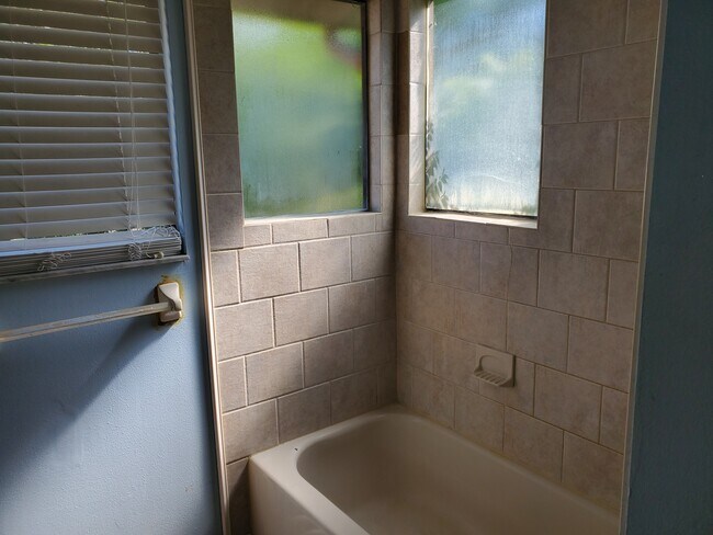 Building Photo - 4624 Landscape Dr