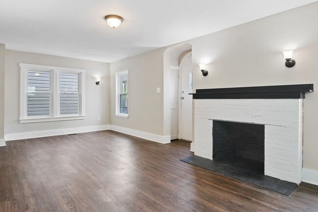 Building Photo - Coming Soon! Charming 3 Bedroom, 1 Bath Si...