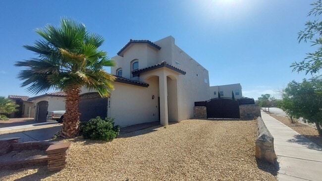 Building Photo - Backyard Oasis!!!  Beautiful 4 bedroom 2.5 bathroom 2 story home on corner lot!