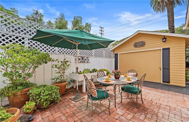 Primary Photo - 1590 Arroyo Dr