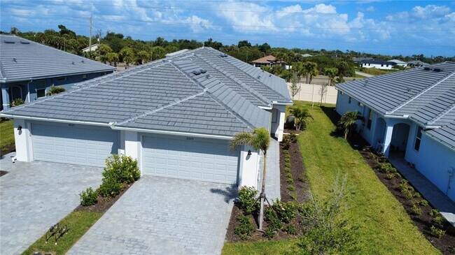 Building Photo - 8225 Shr Lk Dr