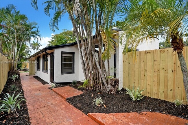 Primary Photo - 907 SW 15th Terrace