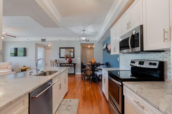 Building Photo - 9901 Baywinds Blvd